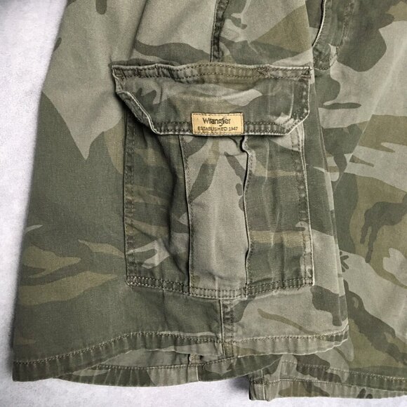 Wrangler Mens Camo Cargo Shorts size 40 - 42 Green Cotton Stretch Camouflage - Picture 5 of 13
